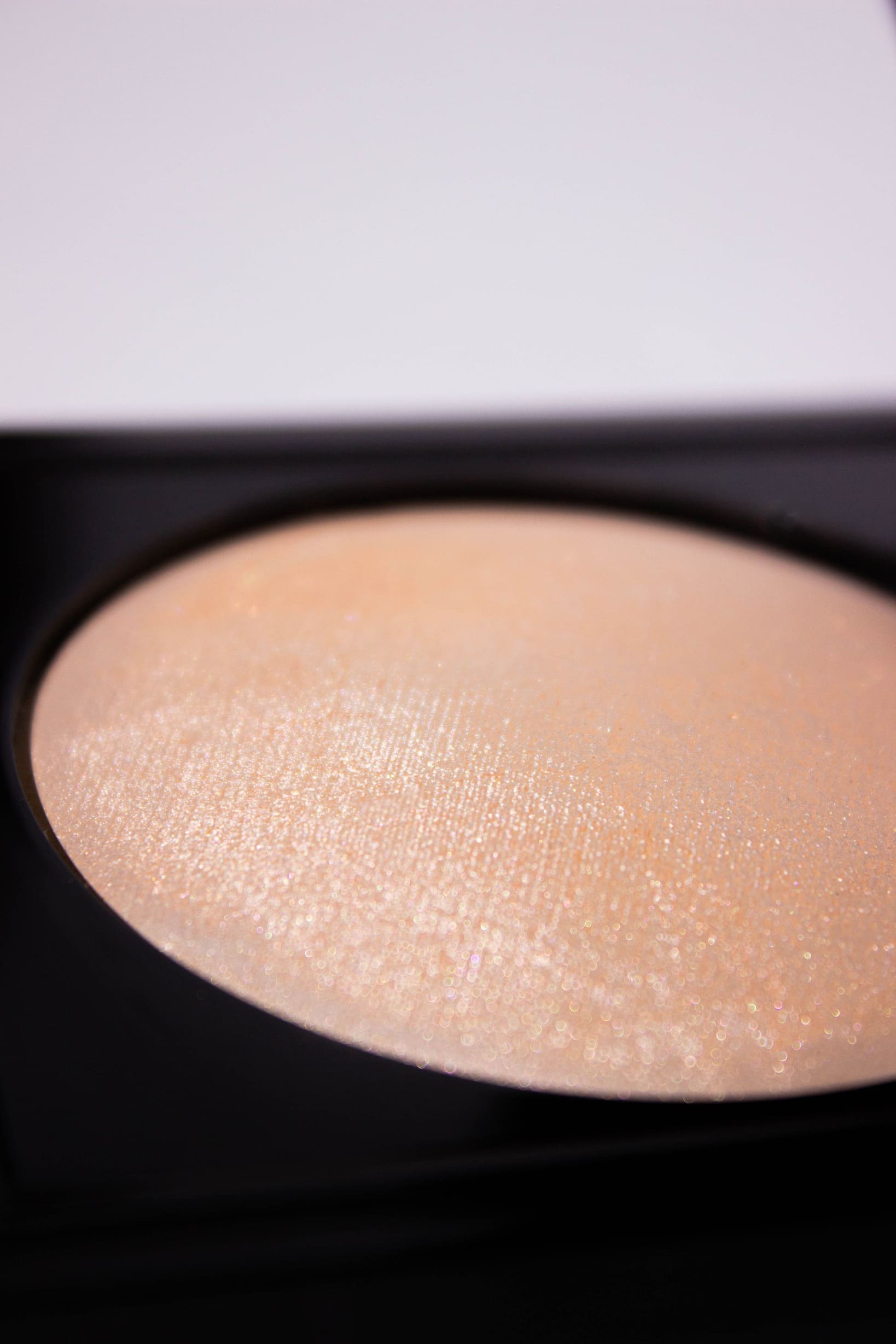 Beautydrugs  Glossy Baked Highlighter Cosmic Girl